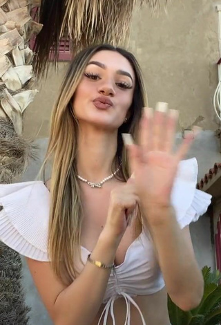 6. Sexy Rossellaml Shows Cleavage in White Crop Top