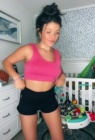 2. Sexy Savannah Marable Shows Cleavage in Pink Crop Top