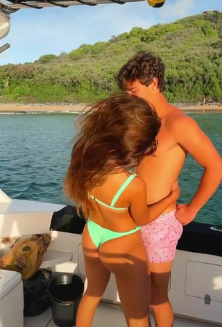 4. Sexy secundariavan_ Shows Butt on a Boat