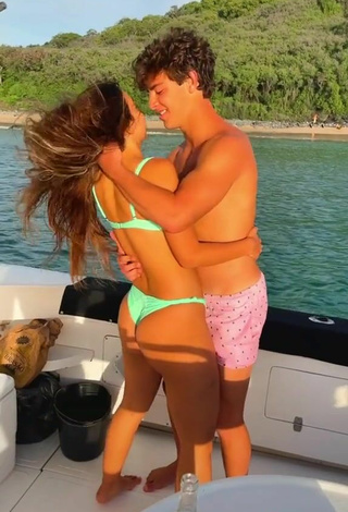 5. Sexy secundariavan_ Shows Butt on a Boat