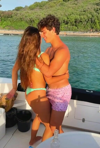 6. Sexy secundariavan_ Shows Butt on a Boat