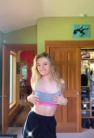 6. Sexy Sonja Kay Shows Cleavage in Sport Bra