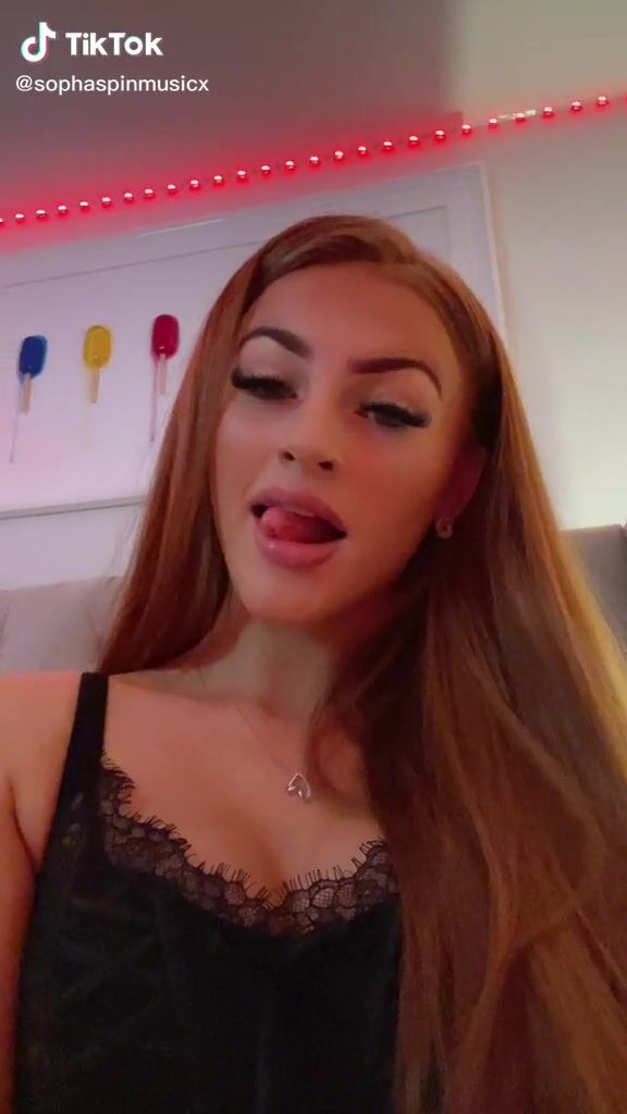 Hot Sophie Aspin Shows Cleavage | sexyfilter.com