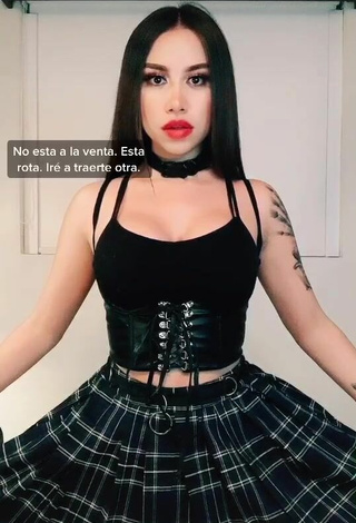 2. Sexy Alejandra Treviño Shows Cleavage in Black Corset