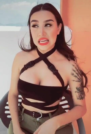 Sweet Alejandra Treviño Shows Cleavage in Cute Black Crop Top