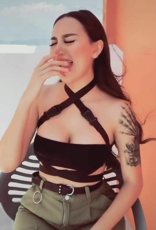 6. Sweet Alejandra Treviño Shows Cleavage in Cute Black Crop Top