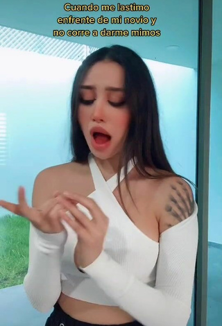 3. Sexy Alejandra Treviño Shows Cleavage in White Crop Top