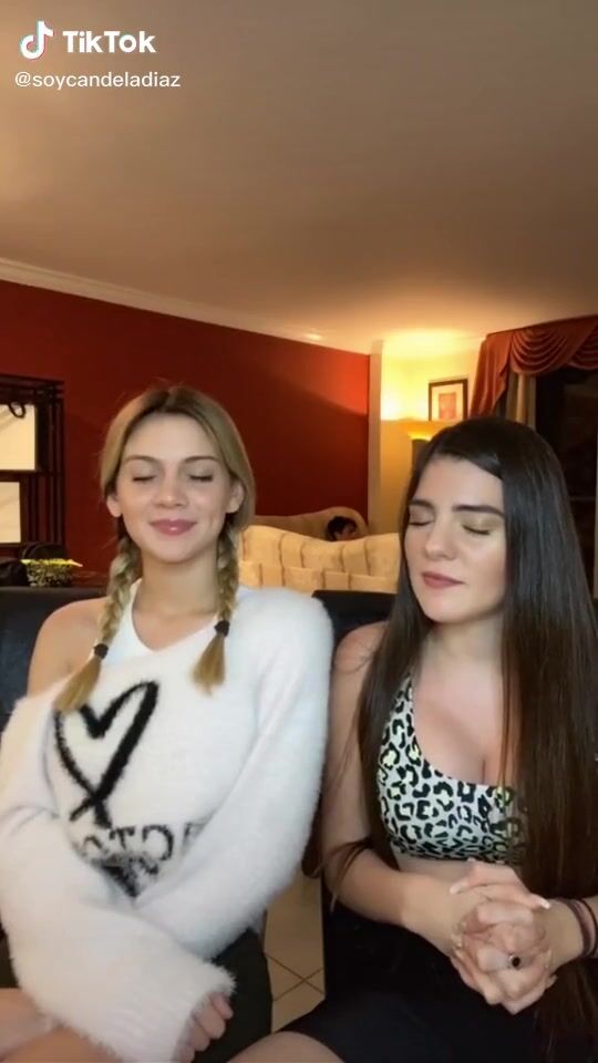 Cute Candela Díaz Shows Cleavage | sexyfilter.com