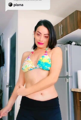 2. Sexy Soy Maryorit Shows Cleavage in Bikini Top