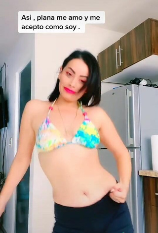 3. Sexy Soy Maryorit Shows Cleavage in Bikini Top