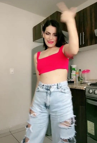 Sexy Soy Maryorit Shows Cleavage in Red Crop Top