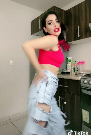 4. Sexy Soy Maryorit Shows Cleavage in Red Crop Top