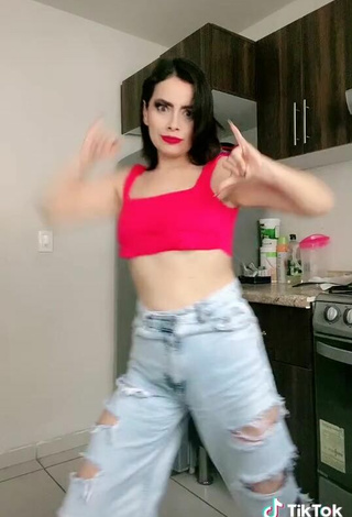 5. Sexy Soy Maryorit Shows Cleavage in Red Crop Top