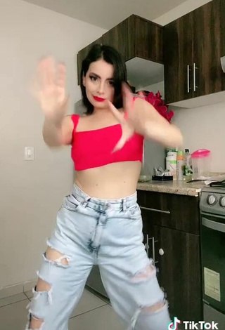 6. Sexy Soy Maryorit Shows Cleavage in Red Crop Top