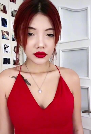 Hot Sude Naz Bulut Shows Cleavage in Red Dress