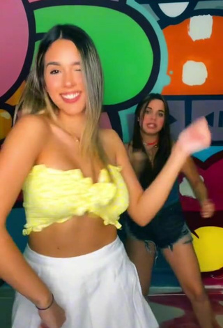 6. Sexy Susana Torres Shows Cleavage in Tube Top