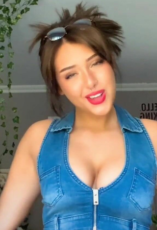 Sydni Kawash (@sydninicole01) - Nude and Sexy Videos on TikTok