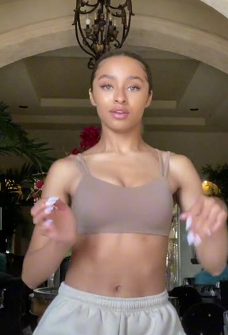 4. Sexy Tatyanah Bass Shows Cleavage in Beige Sport Bra