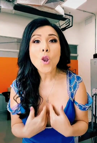 1. Amazing Tula Rodríguez Shows Cleavage in Hot Blue Dress