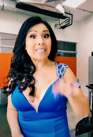 2. Hottie Tula Rodríguez Shows Cleavage in Blue Dress