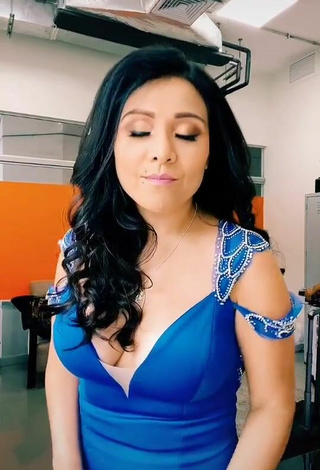 4. Hottie Tula Rodríguez Shows Cleavage in Blue Dress