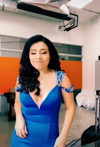 5. Hottie Tula Rodríguez Shows Cleavage in Blue Dress