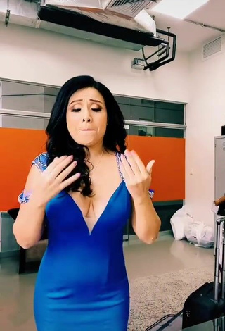 6. Hottie Tula Rodríguez Shows Cleavage in Blue Dress