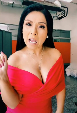 1. Hot Tula Rodríguez Shows Cleavage in Red Dress