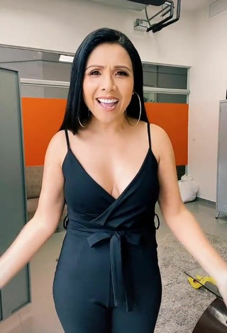 3. Sexy Tula Rodríguez Shows Cleavage in Black Overall