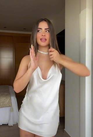 2. Sexy Valeria Monerri Shows Nipples without  Bra