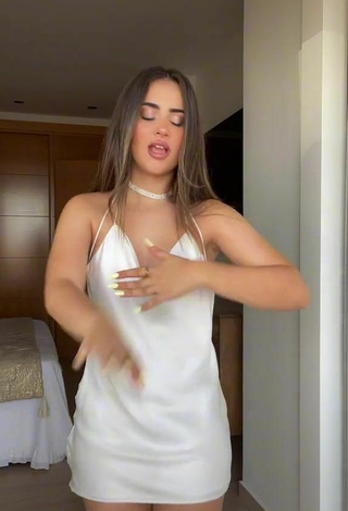 5. Sexy Valeria Monerri Shows Nipples without  Bra