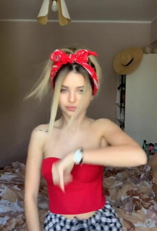 4. Sexy Valerie Lungu Shows Cleavage in Red Corset