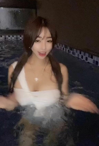 3. Sensual velymom Shows Cleavage at the Swimming Pool