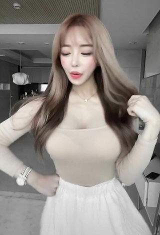 5. Beautiful velymom Shows Cleavage in Sexy Beige Top