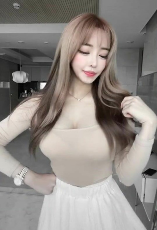 6. Beautiful velymom Shows Cleavage in Sexy Beige Top