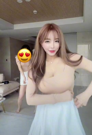 5. Sexy velymom Shows Cleavage in Beige Top and Bouncing Breasts