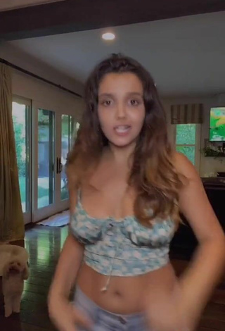 6. Adorable Victoria Vida Shows Cleavage in Seductive Crop Top and Bouncing Tits