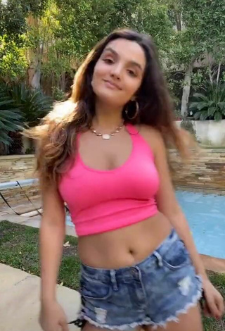 2. Wonderful Victoria Vida Shows Cleavage in Pink Crop Top and Bouncing Boobs