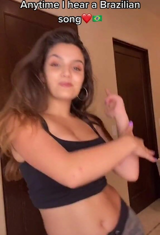 2. Amazing Victoria Vida Shows Cleavage in Hot Black Crop Top and Bouncing Tits