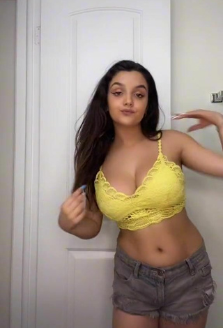 Cute Victoria Vida Shows Cleavage in Crop Top and Bouncing Boobs