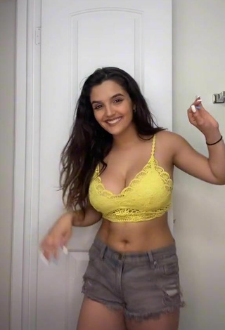 2. Cute Victoria Vida Shows Cleavage in Crop Top and Bouncing Boobs