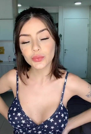 Vee Castro Shows her Erotic Cleavage