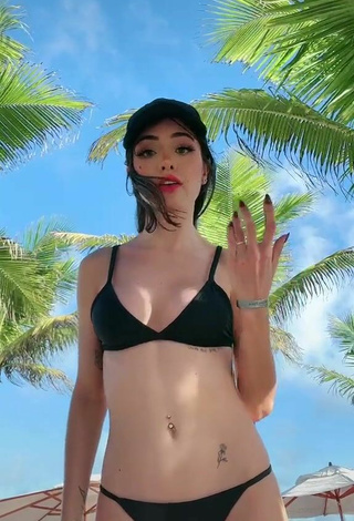 6. Sexy Vee Castro Shows Cleavage in Black Bikini