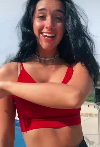 5. Beautiful Taylor Mackenzie Shows Cleavage in Sexy Red Crop Top