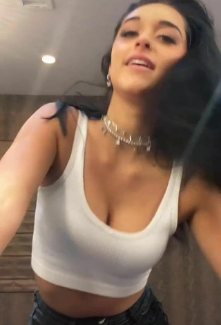 Sweetie Taylor Mackenzie Shows Cleavage in White Crop Top