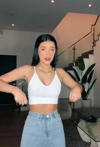 Hot Taylor Mackenzie Shows Cleavage in White Crop Top