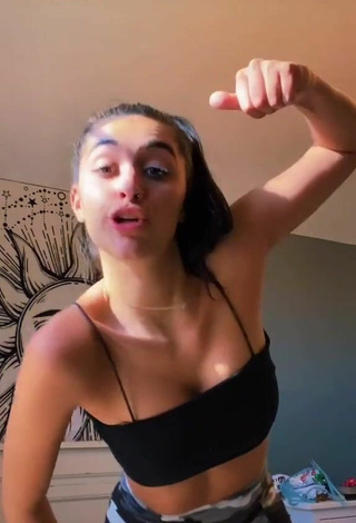Sexy Taylor Mackenzie Shows Cleavage in Black Crop Top