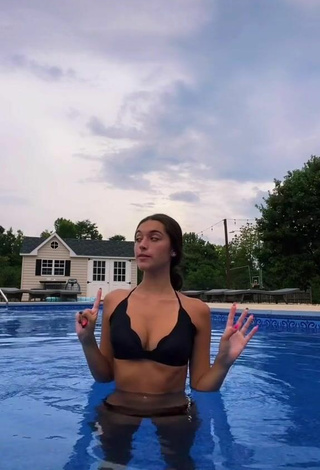 3. Sexy Taylor Mackenzie Shows Cleavage in Black Bikini Top at the Swimming Pool