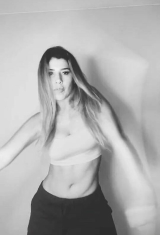Hottest Yahaira Plasencia Shows Cleavage in Crop Top and Bouncing Tits