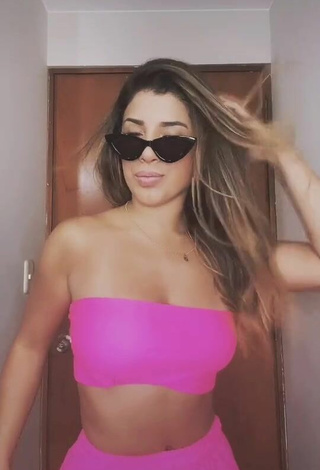 Sexy Yahaira Plasencia Shows Cleavage in Pink Tube Top
